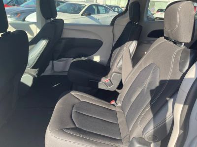 2023 Chrysler Voyager — photo 15 view