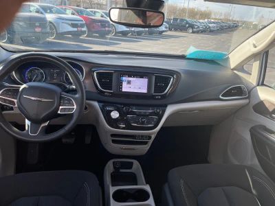 2023 Chrysler Voyager — photo 16 view