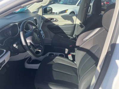 2023 Chrysler Voyager — photo 9 view
