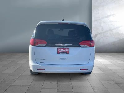 2023 Chrysler Voyager — detail view