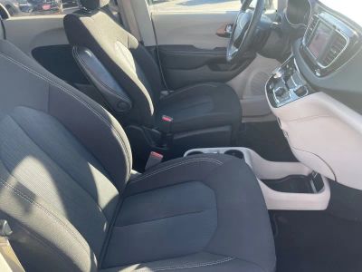 2023 Chrysler Voyager — photo 21 view