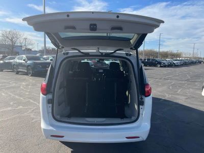 2023 Chrysler Voyager — photo 18 view