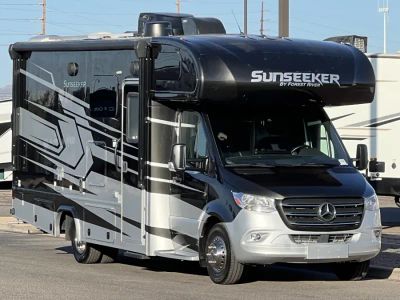 2023 Forest River SUNSEEKER — front three-quarter view
