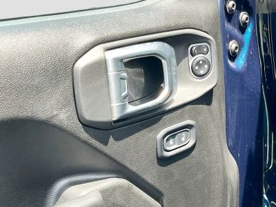 2025 Jeep Wrangler — photo 17 view