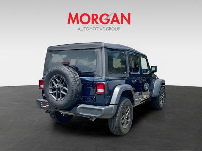 2025 Jeep Wrangler — photo 7 view