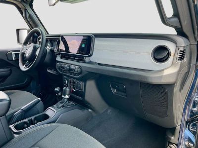 2025 Jeep Wrangler — photo 26 view