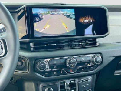 2025 Jeep Wrangler — photo 13 view
