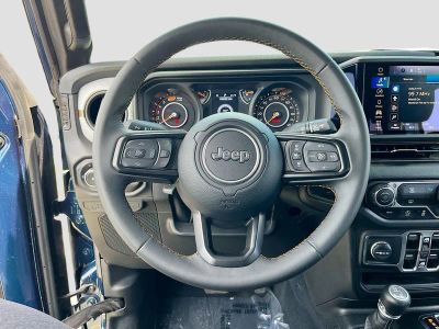 2025 Jeep Wrangler — photo 11 view