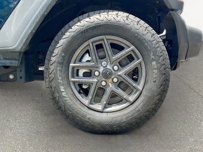 2025 Jeep Wrangler — photo 27 view