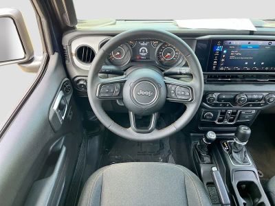 2025 Jeep Wrangler — photo 20 view
