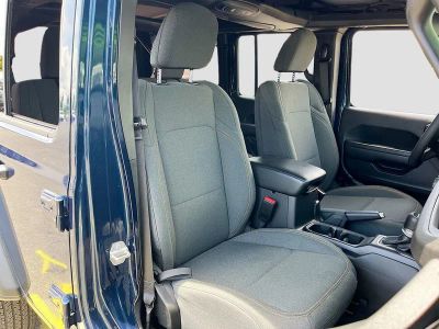 2025 Jeep Wrangler — photo 25 view