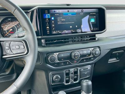 2025 Jeep Wrangler — photo 14 view