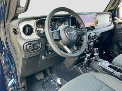 2025 Jeep Wrangler — photo 9 view