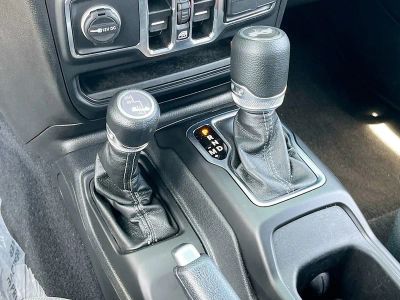 2025 Jeep Wrangler — photo 16 view