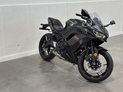 2026 Kawasaki Ninja 650 - Photo 2