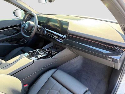 2026 BMW 5 Series — photo 15 view