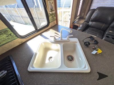 2010 Keystone RV Cougar - Photo 21