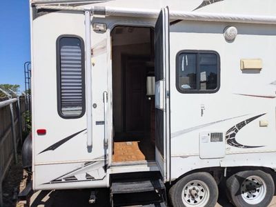 2010 Keystone RV Cougar - Photo 3