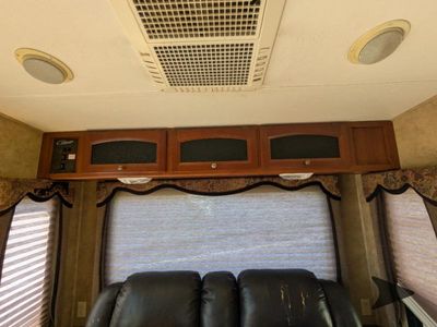 2010 Keystone RV Cougar - Photo 9