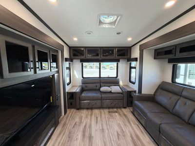 2026 Venture SportTrek 5 Touring Edition - Photo 17
