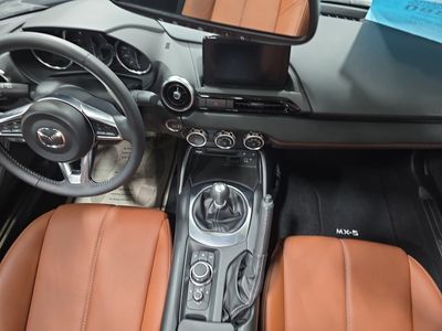 2023 Mazda MX-5 Miata RF — photo 13 view