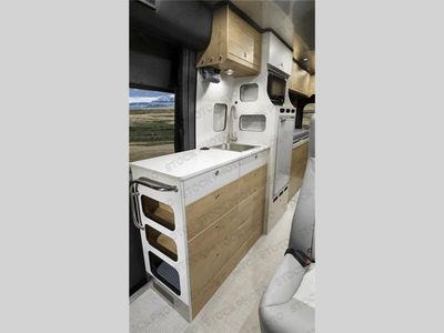 2026 Airstream Rangeline - Photo 8