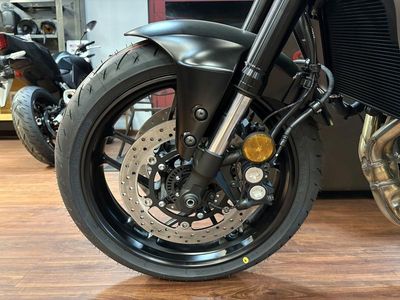 2025 Yamaha MT-09 - Photo 9