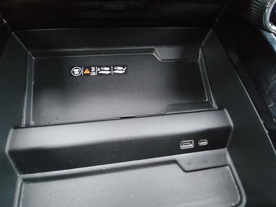 2025 Chevrolet Tahoe - Photo 21