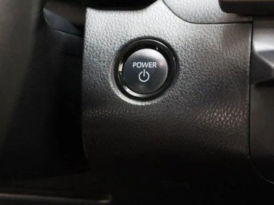 2025 Toyota Camry FWD - Photo 17