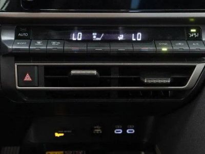2025 Toyota Camry FWD - Photo 19