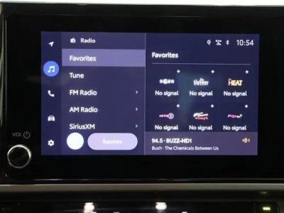 2025 Toyota Camry FWD - Photo 18