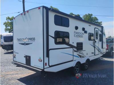 2022 Coachmen RV Freedom Express Ultra Lite - Photo 8
