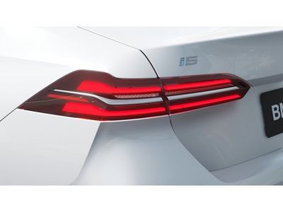 2026 BMW i5 - Photo 8