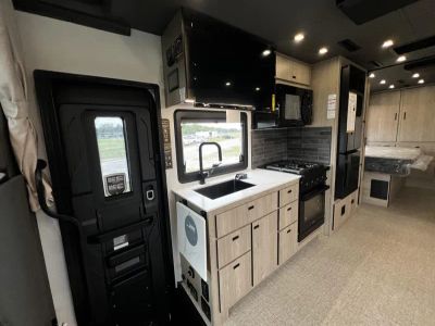 2026 Grand Design LINEAGE SERIES F - Photo 6