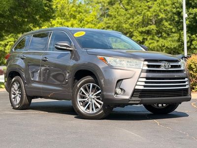 2017 Toyota Highlander XLE - Photo 2