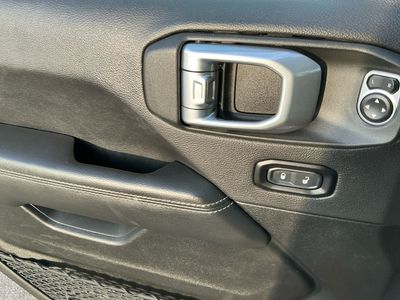 2023 Jeep Gladiator - Photo 14