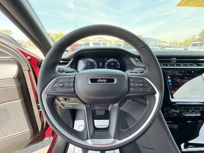 2026 Jeep Grand Cherokee — photo 14 view