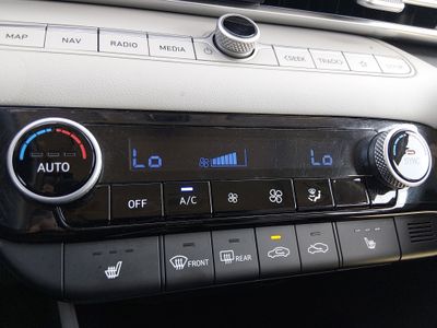2024 Hyundai Elantra - Photo 17