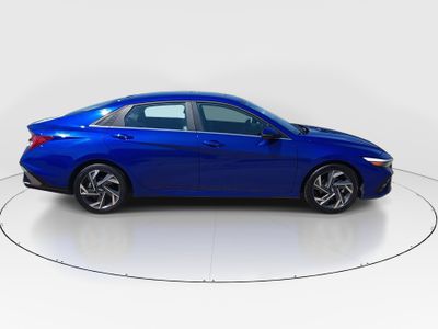 2024 Hyundai Elantra - Photo 8