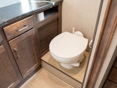 2021 Winnebago ADVENTURER - Photo 19