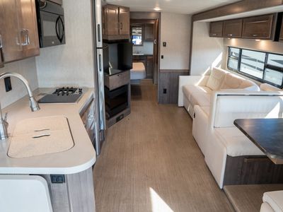 2021 Winnebago ADVENTURER - Photo 5