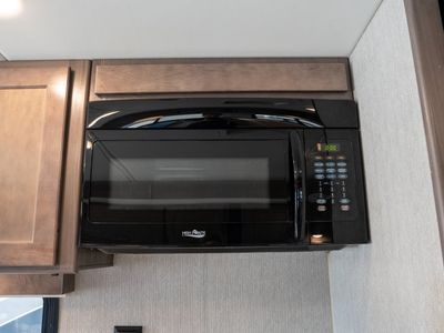 2021 Winnebago ADVENTURER - Photo 11