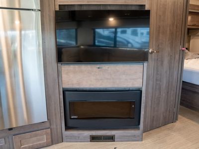 2021 Winnebago ADVENTURER - Photo 7