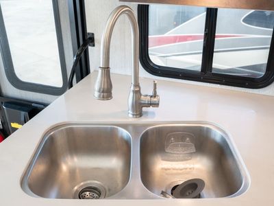 2021 Winnebago ADVENTURER - Photo 9