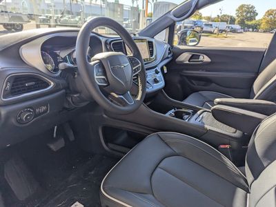 2026 Chrysler Pacifica - Photo 15