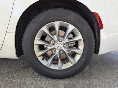 2026 Chrysler Pacifica - Photo 6