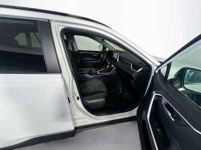 2025 Toyota RAV4 - Photo 30
