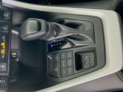 2025 Toyota RAV4 - Photo 24