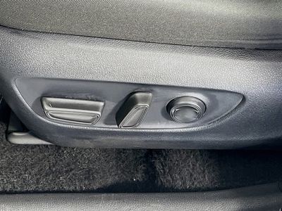 2025 Toyota RAV4 - Photo 13