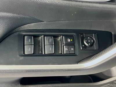 2025 Toyota RAV4 - Photo 12